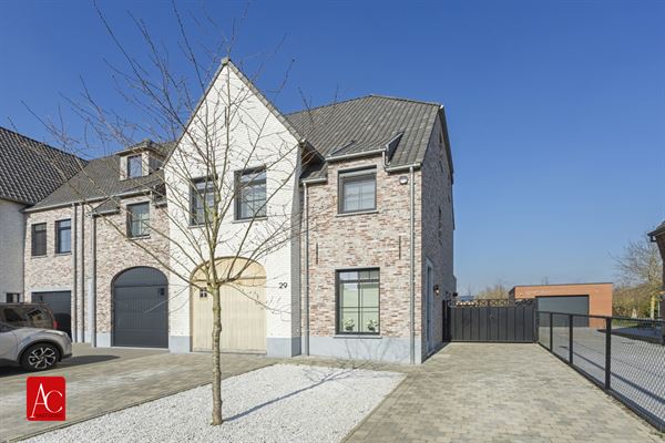 Recent gebouwde woning, volledig afgewerkt!