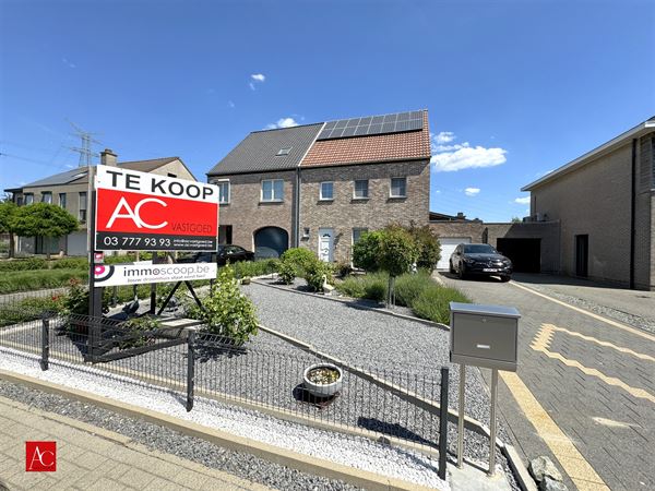 Mooie halfopen bebouwing met tuin en garage