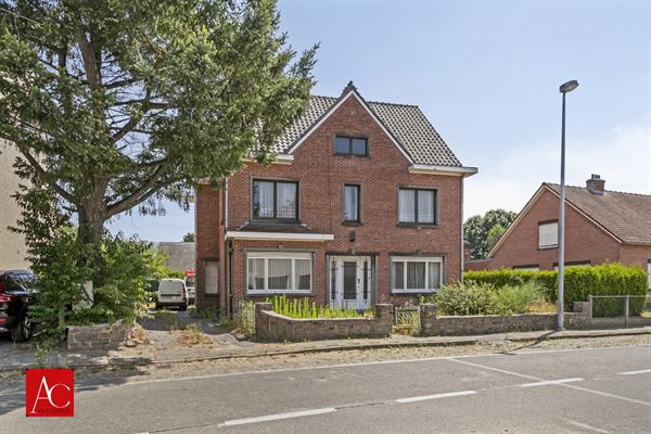 Te renoveren woning met 4 slaapkamers op groot perceel