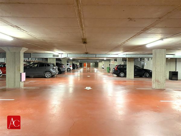 Parkeerplaats in garagecomplex nabij de Grote Markt van Sint-Niklaas