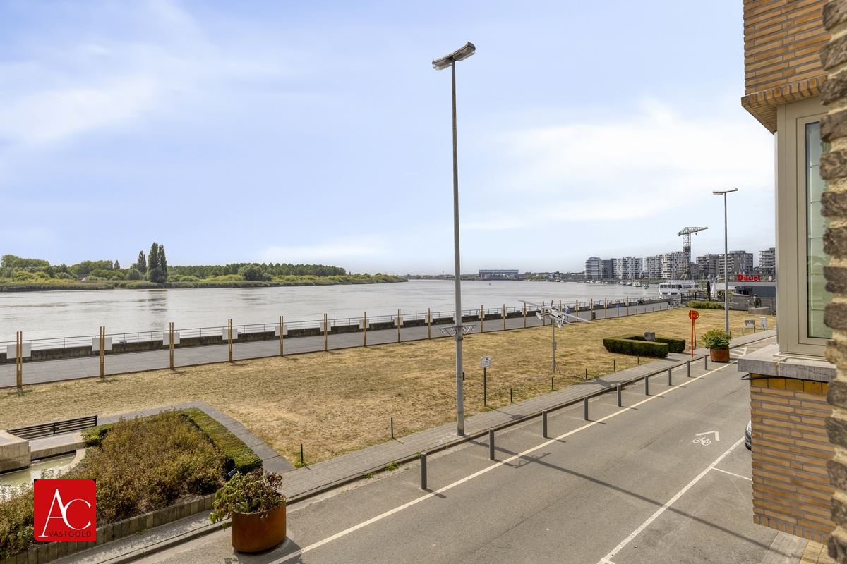 Karaktervolle herenwoning op een idyllische locatie aan de Schelde