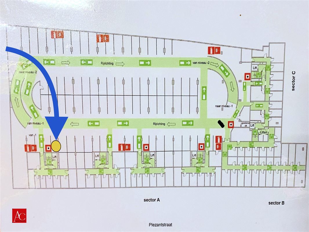 Parkeerplaats in garagecomplex nabij de Grote Markt van Sint-Niklaas