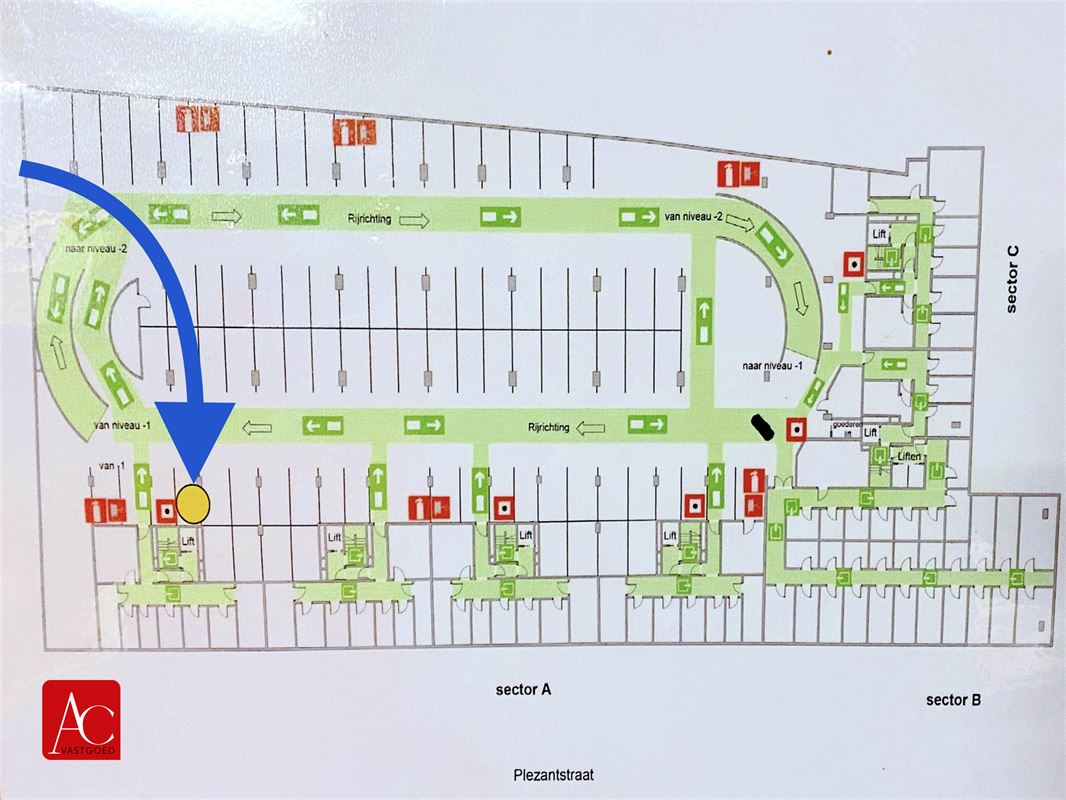 Parkeerplaats in garagecomplex nabij de Grote Markt van Sint-Niklaas