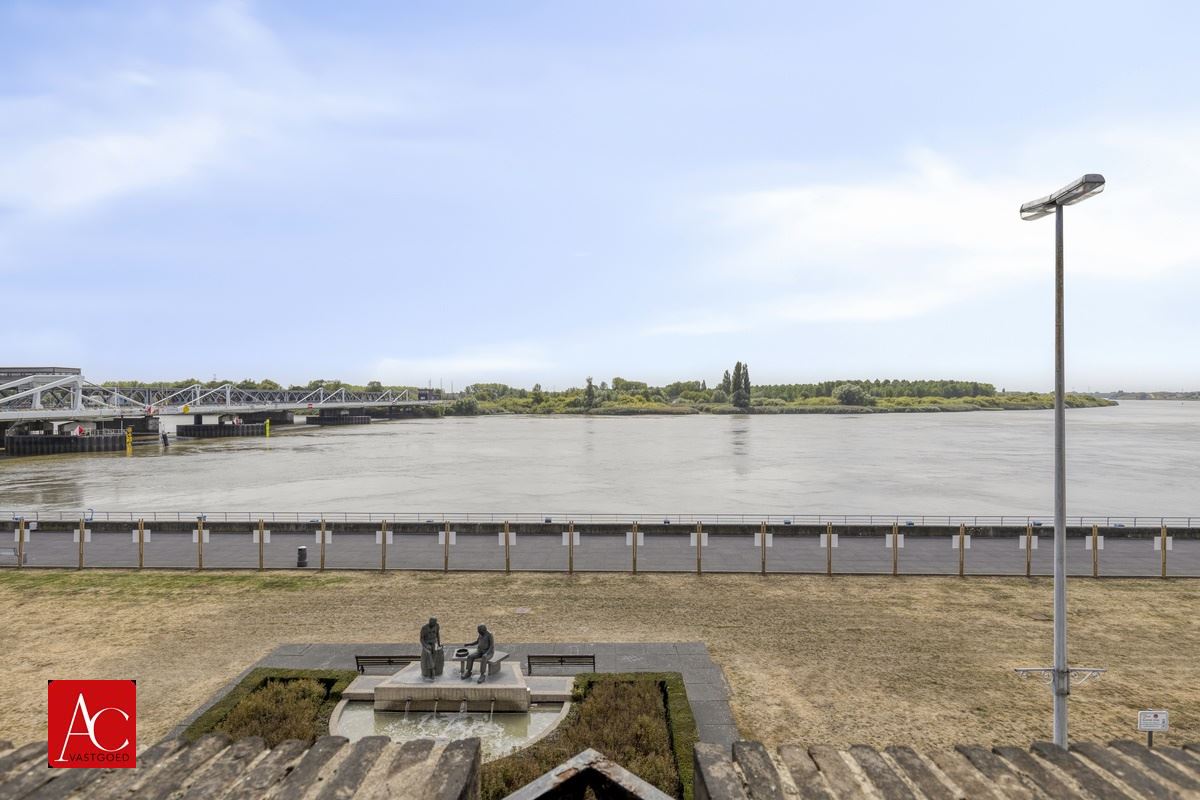 Karaktervolle herenwoning op een idyllische locatie aan de Schelde