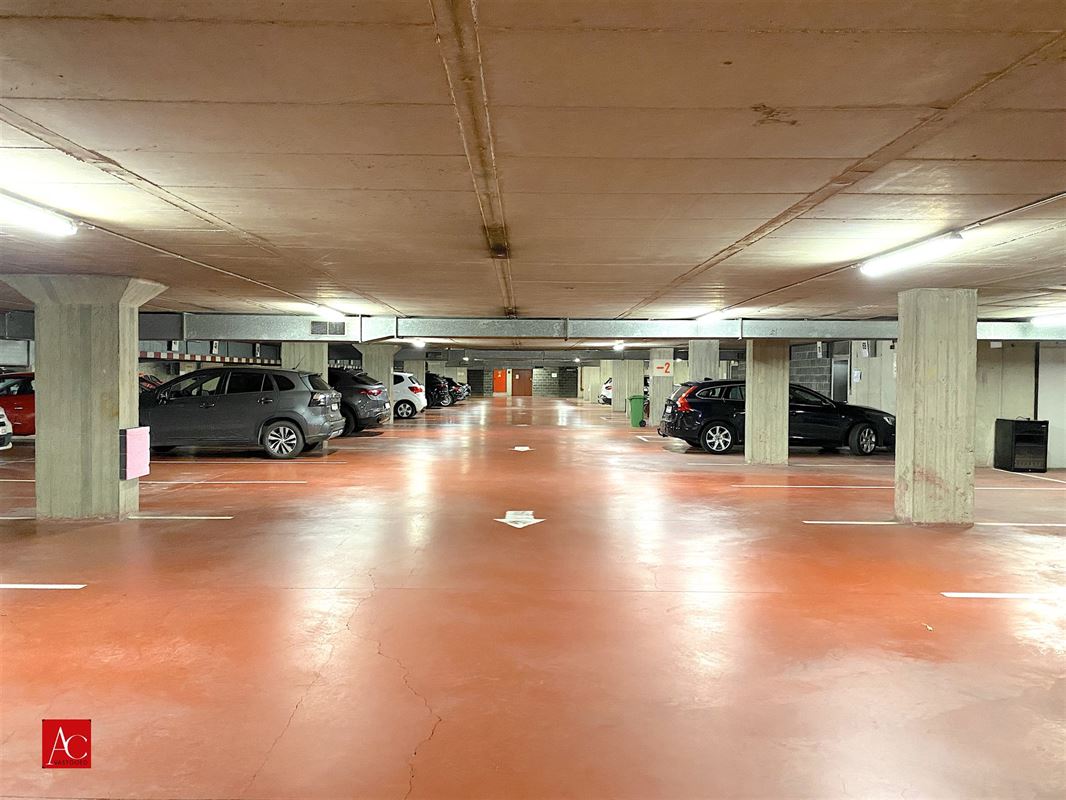 Parkeerplaats in garagecomplex nabij de Grote Markt van Sint-Niklaas