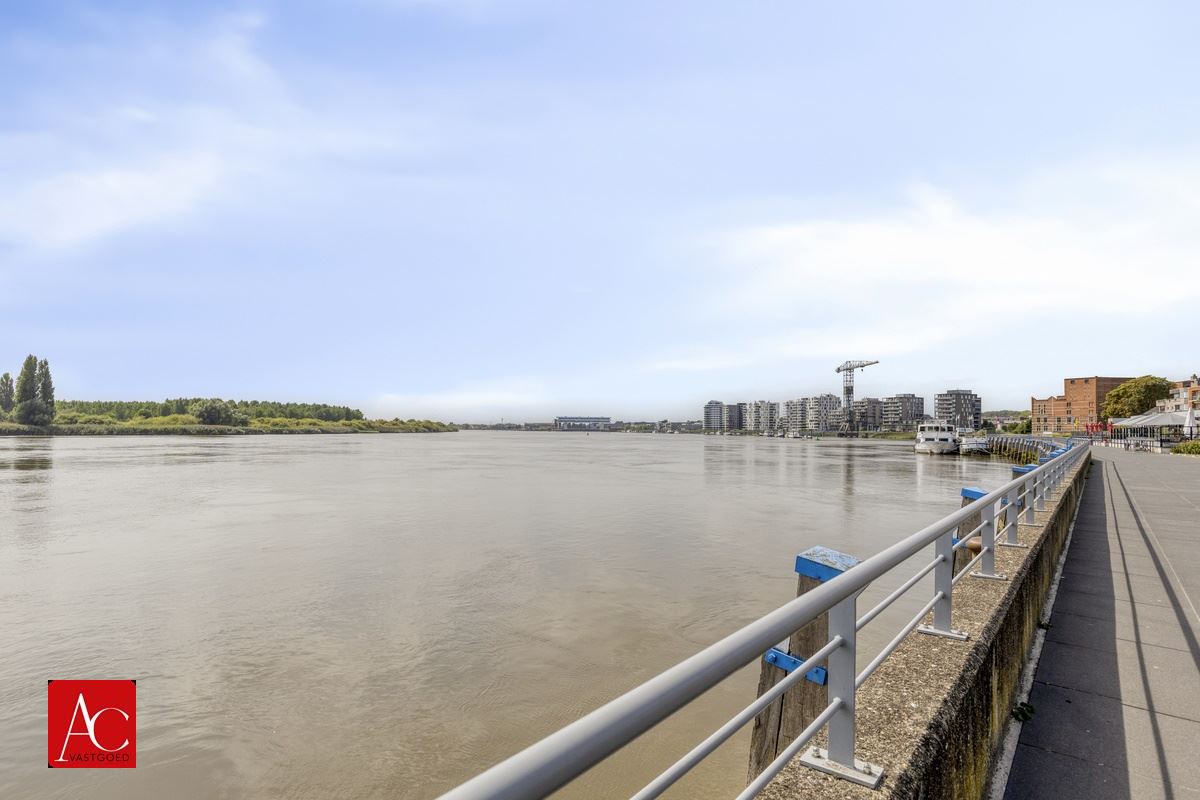 Karaktervolle herenwoning op een idyllische locatie aan de Schelde