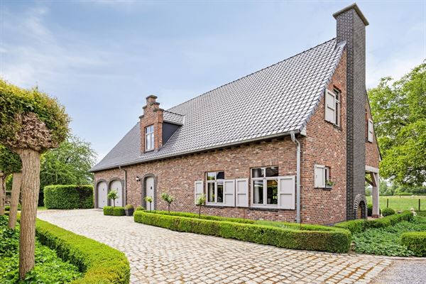 Landelijke woning met optioneel aangrenzende weide