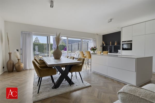 Zeer recente nieuwbouwwoning met garage en 4 slaapkamers