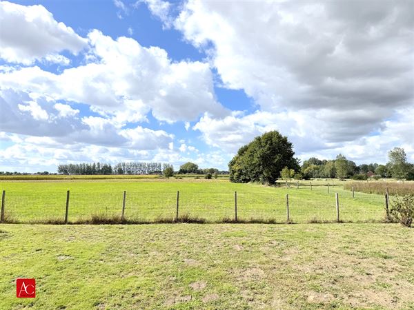 Vrijstaande woning met wijds uitzicht over de velden