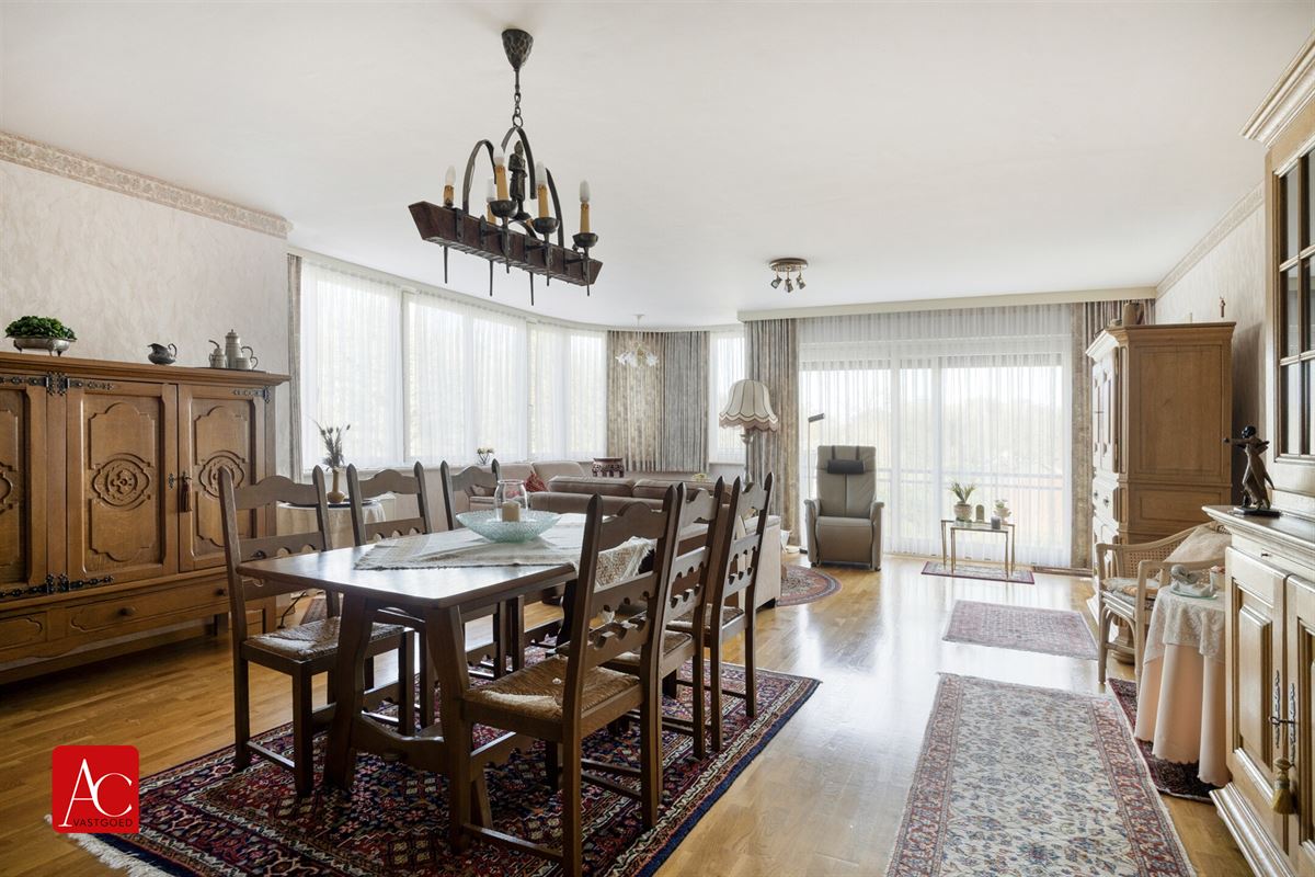 Appartement 3de verdieping met terras en 2 slaapkamers
