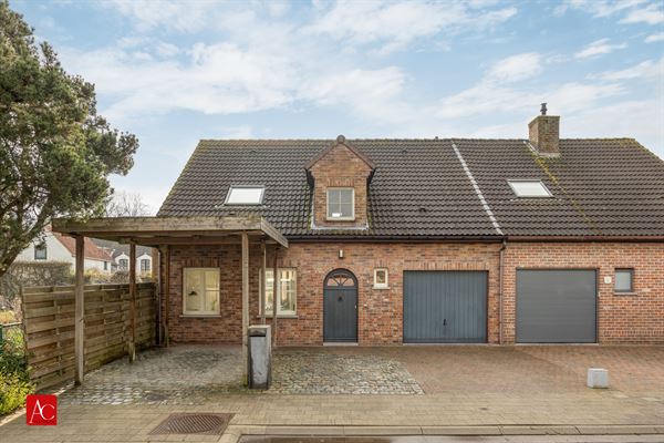 Instapklare halfopen bebouwing met garage en veranda