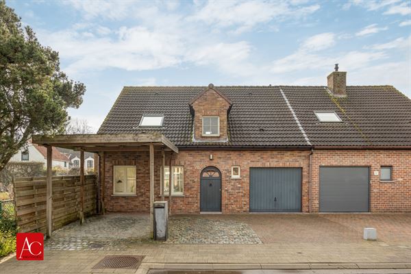 Instapklare halfopen bebouwing met garage en veranda