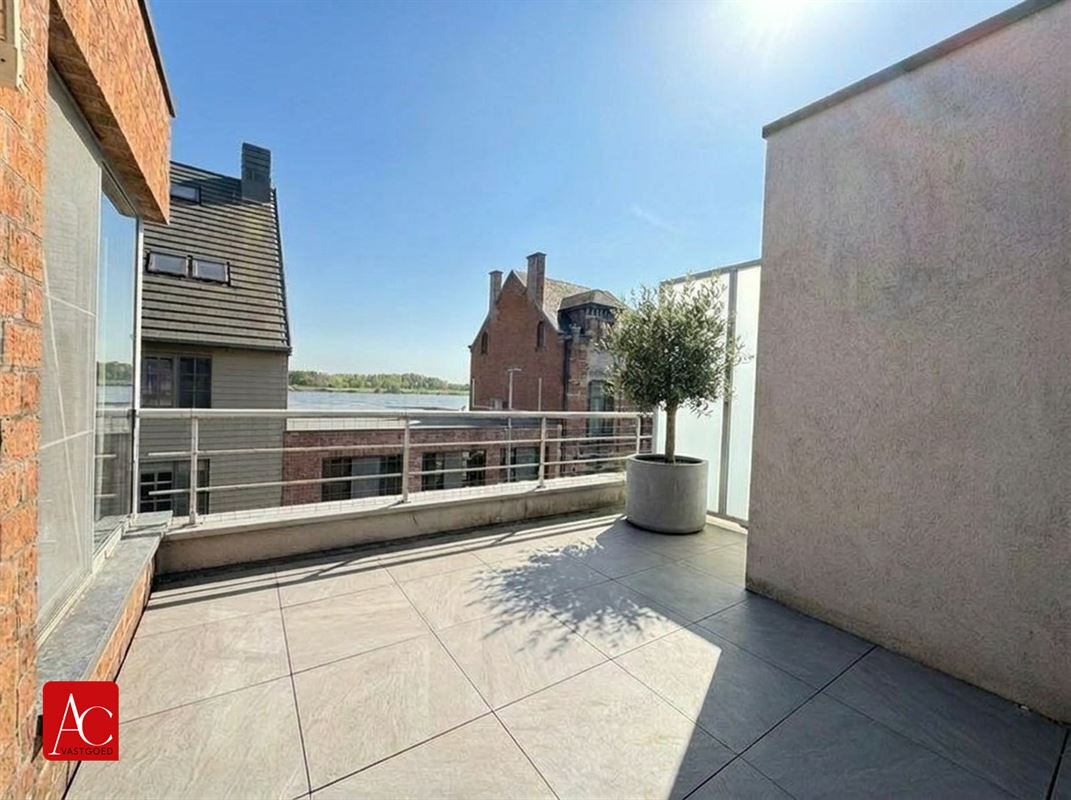Duplexappartement met Scheldezicht én garage