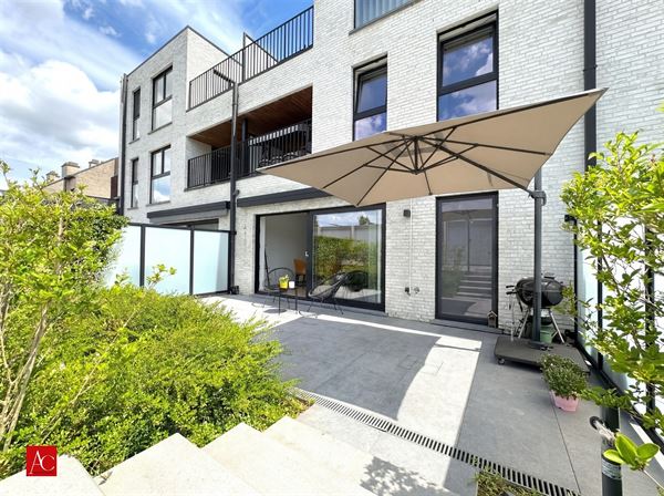 Gelijkvloers appartement met garage en 2 slaapkamers