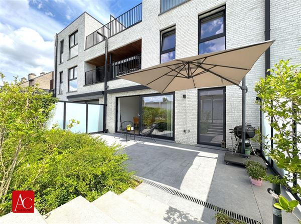 Gelijkvloers appartement met garage en 2 slaapkamers