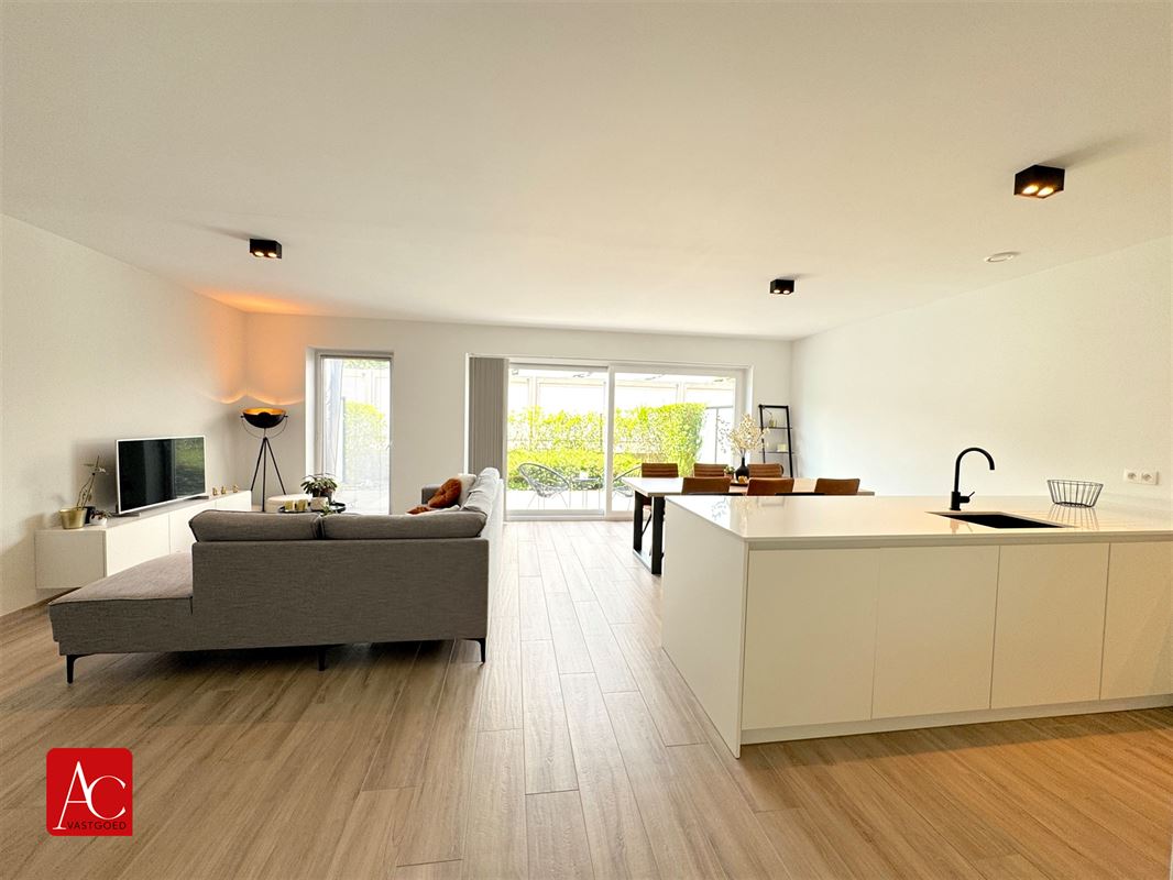 Gelijkvloers appartement met garage en 2 slaapkamers