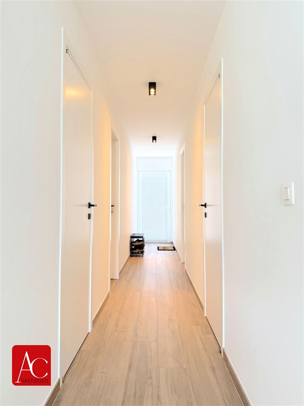 Gelijkvloers appartement met garage en 2 slaapkamers