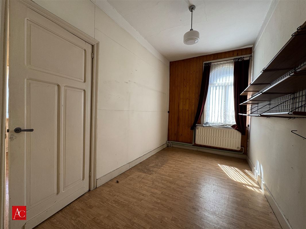 Renovatiewoning op ruim perceel of projectgrond