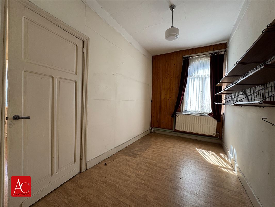 Renovatiewoning op ruim perceel of projectgrond