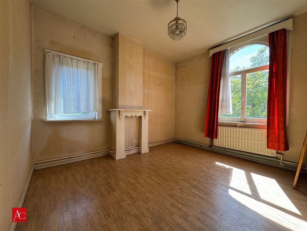 Renovatiewoning op ruim perceel of projectgrond