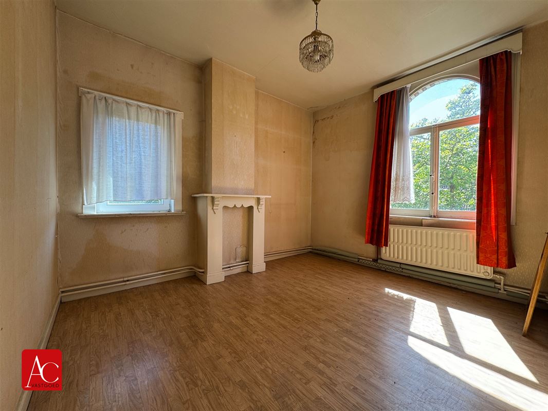 Renovatiewoning op ruim perceel of projectgrond
