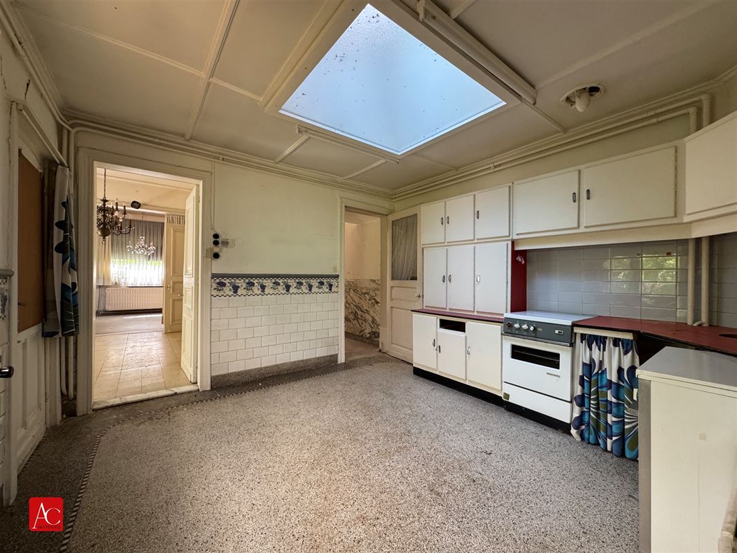 Renovatiewoning op ruim perceel of projectgrond