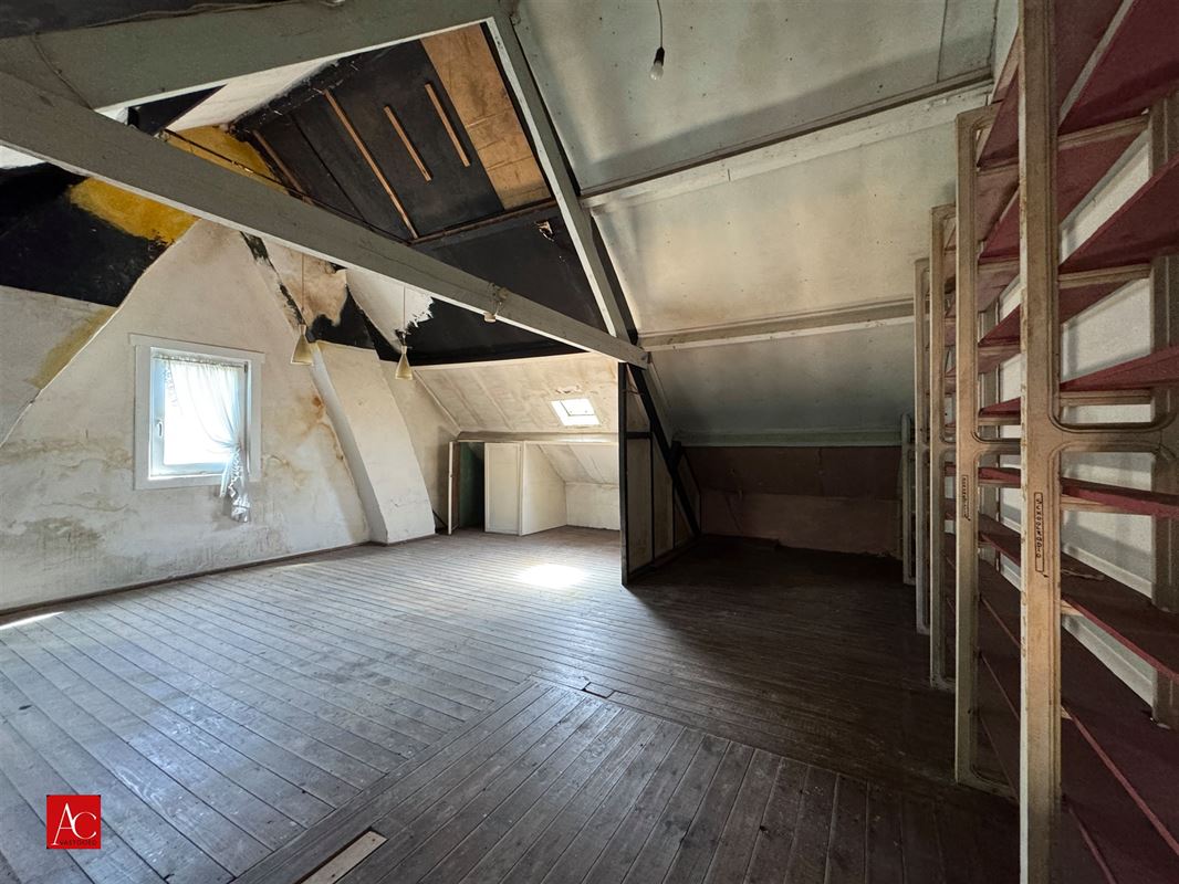 Renovatiewoning op ruim perceel of projectgrond