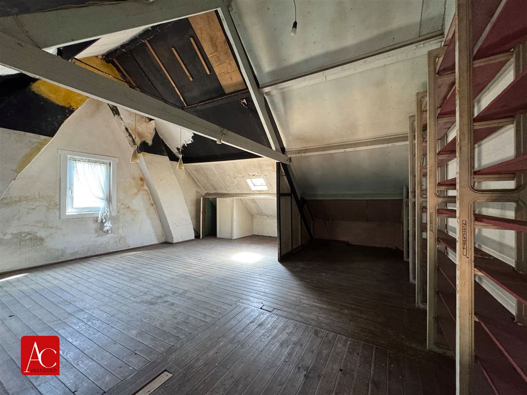 Renovatiewoning op ruim perceel of projectgrond