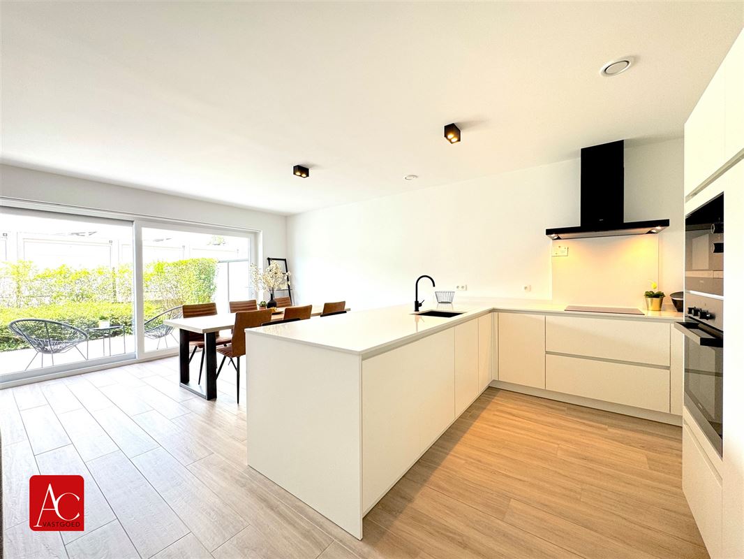 Gelijkvloers appartement met garage en 2 slaapkamers