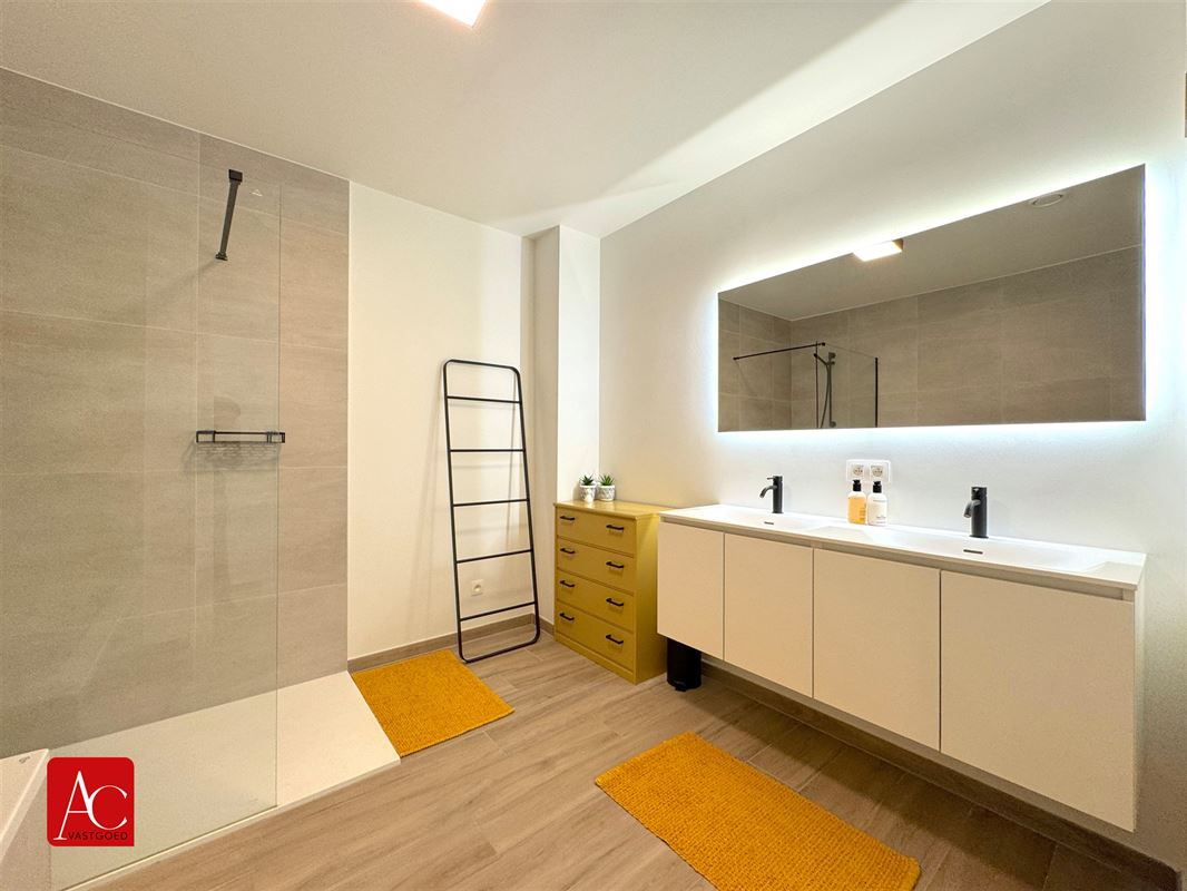 Gelijkvloers appartement met garage en 2 slaapkamers