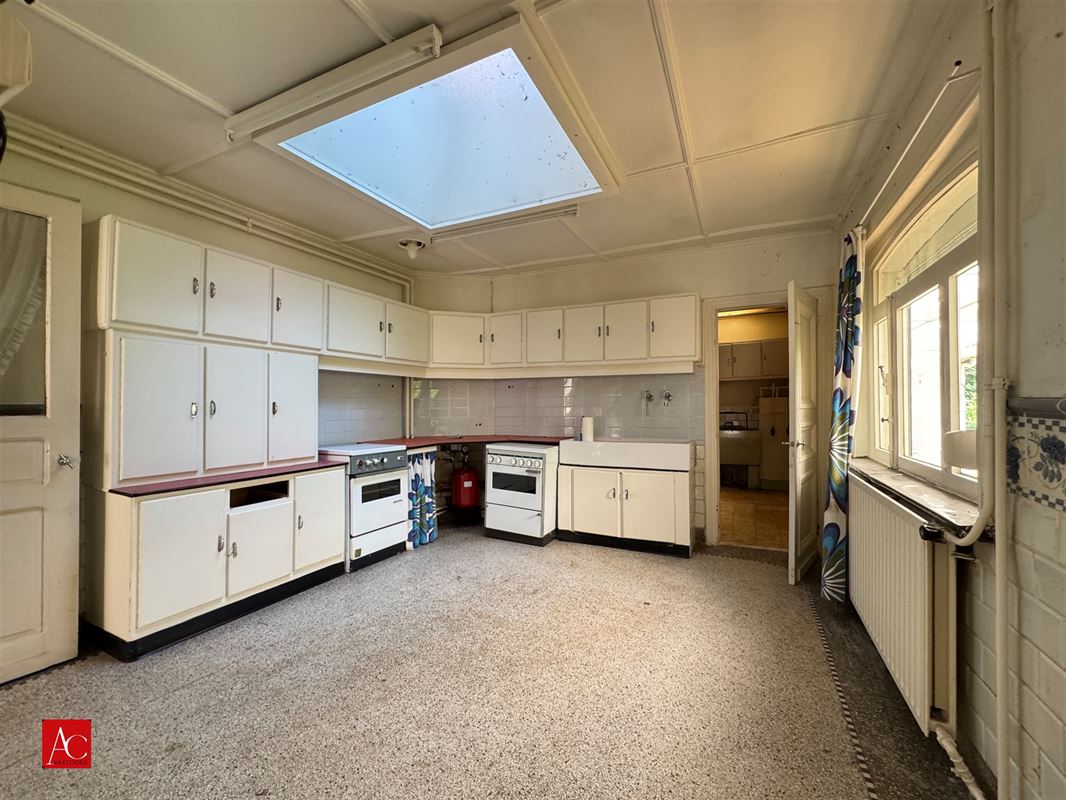 Renovatiewoning op ruim perceel of projectgrond