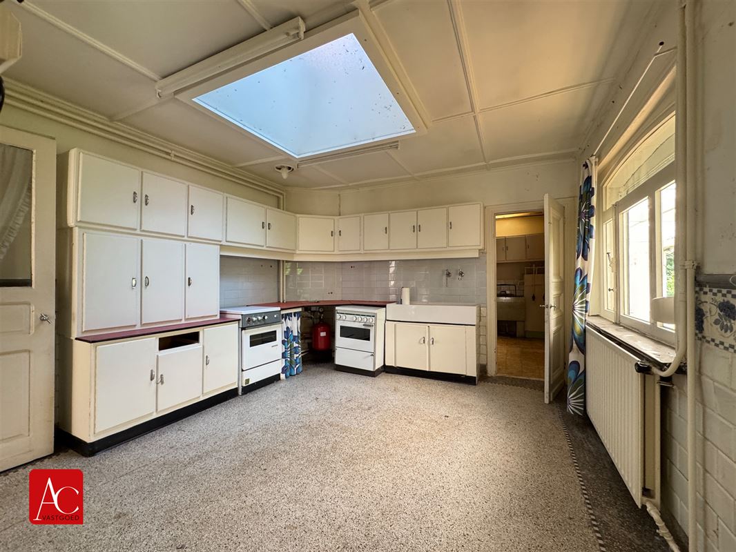 Renovatiewoning op ruim perceel of projectgrond