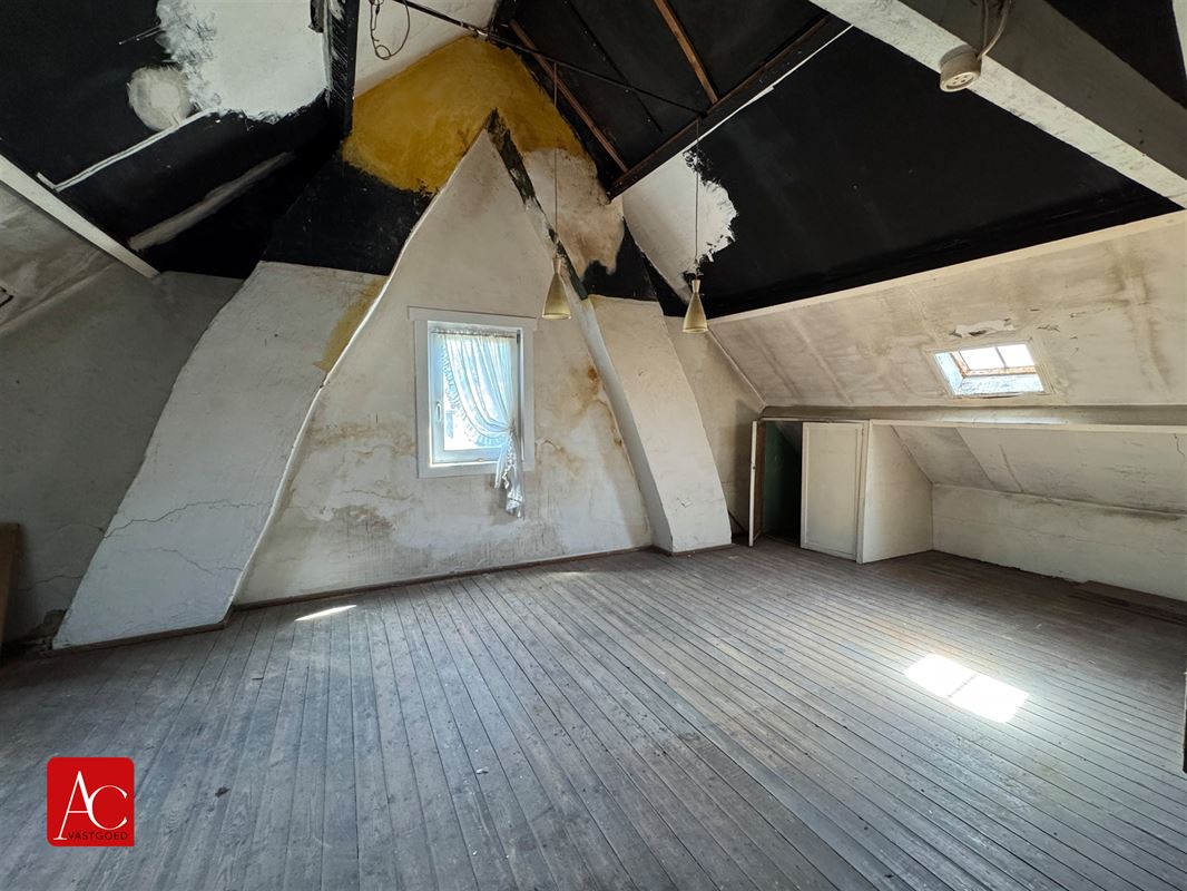 Renovatiewoning op ruim perceel of projectgrond