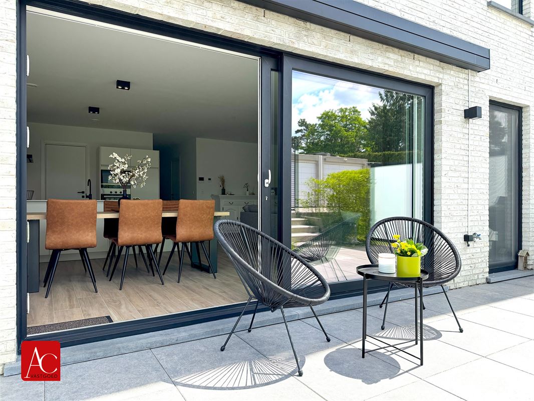 Gelijkvloers appartement met garage en 2 slaapkamers