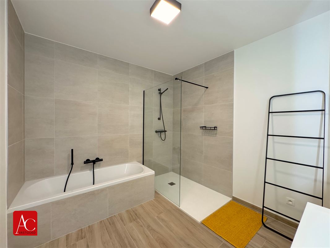 Gelijkvloers appartement met garage en 2 slaapkamers