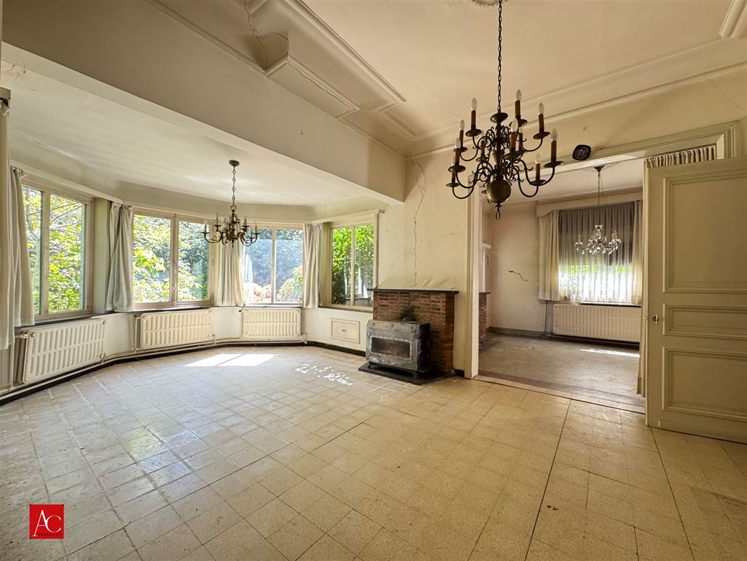 Renovatiewoning op ruim perceel of projectgrond