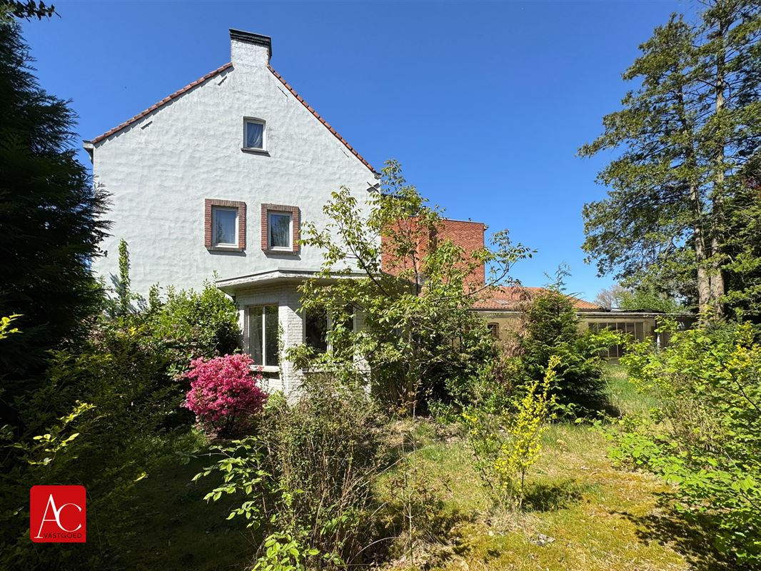Renovatiewoning op ruim perceel of projectgrond