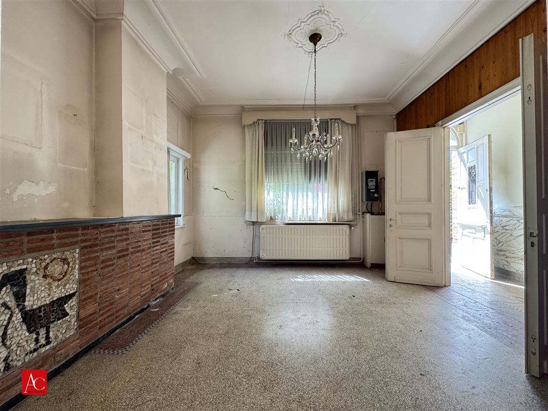 Renovatiewoning op ruim perceel of projectgrond