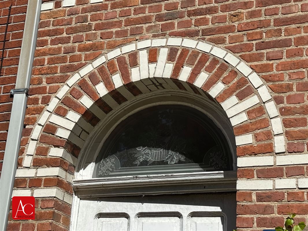 Renovatiewoning op ruim perceel of projectgrond
