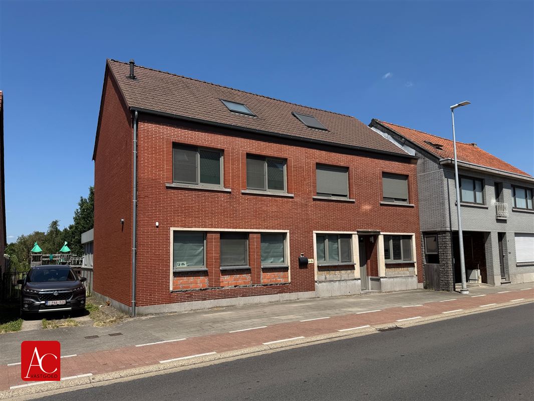 Uitzonderlijk grote gezinswoning met 6 slaapkamers en een grote tuin