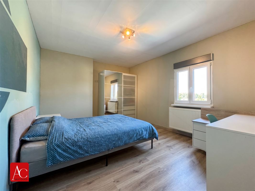 Uitzonderlijk grote gezinswoning met 6 slaapkamers en een grote tuin