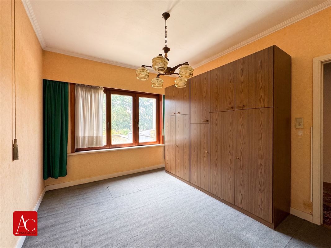 Goed gelegen woning met tuin ter renovatie