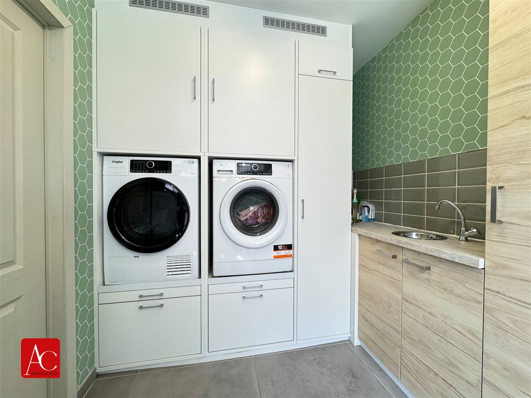 Uitzonderlijk grote gezinswoning met 6 slaapkamers en een grote tuin