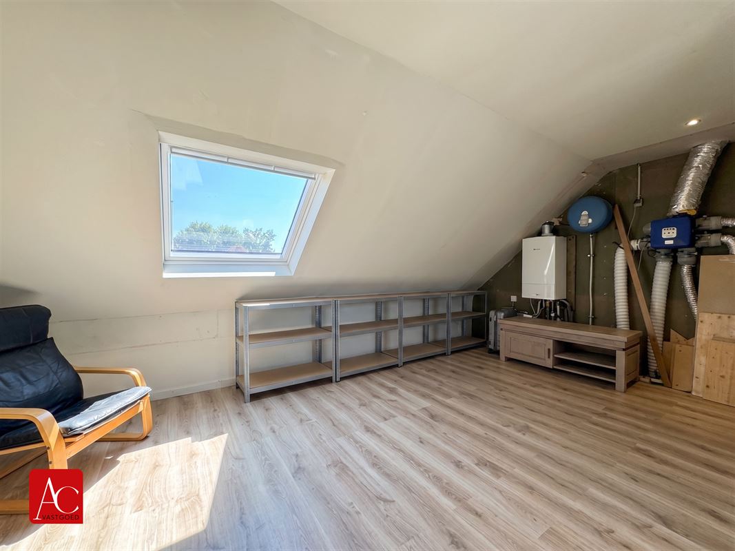 Uitzonderlijk grote gezinswoning met 6 slaapkamers en een grote tuin