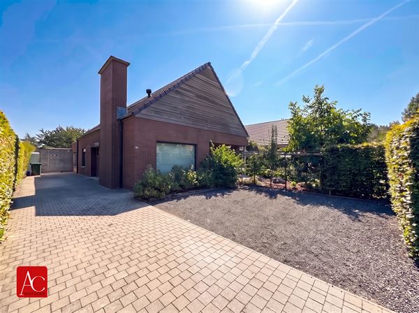 Vrijstaande woning met zwembad in rustige wijk