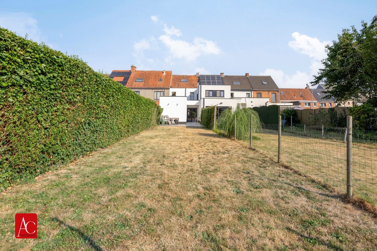 Recent gerenoveerde woning met 3 slpkrs en prachtige tuin