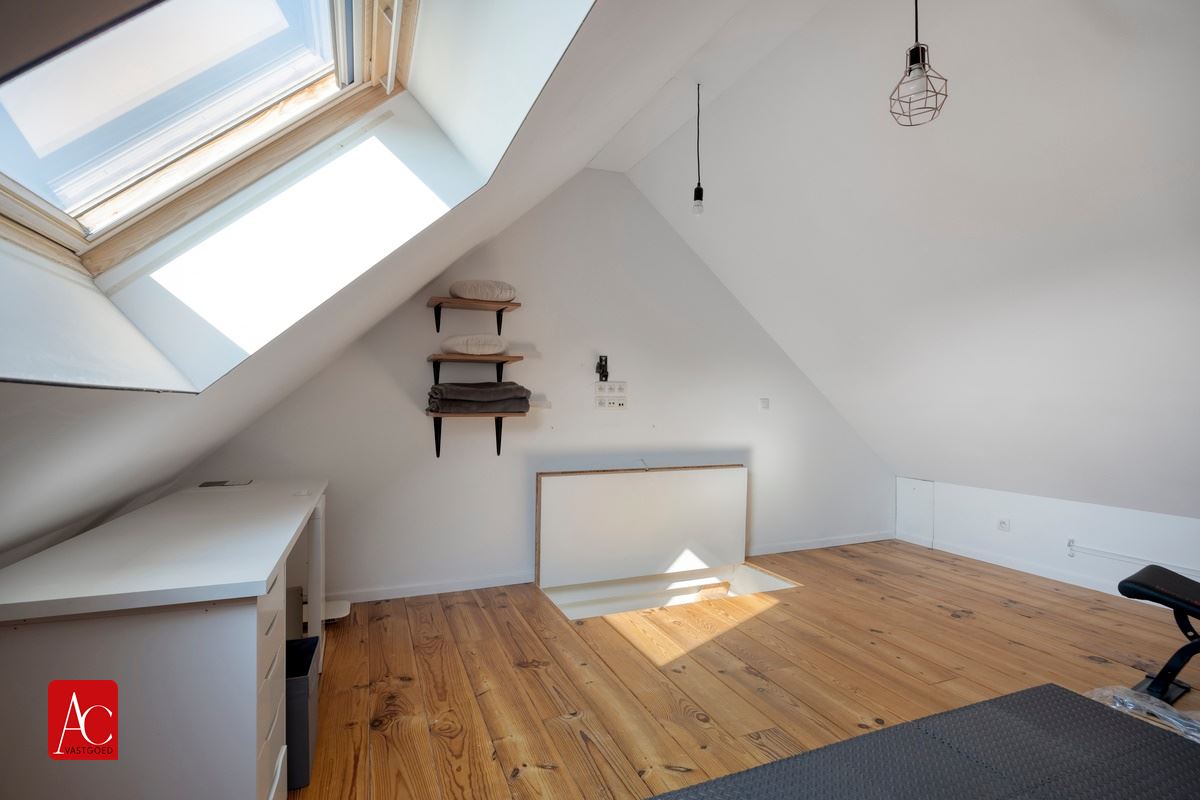 Recent gerenoveerde woning met 3 slpkrs en prachtige tuin
