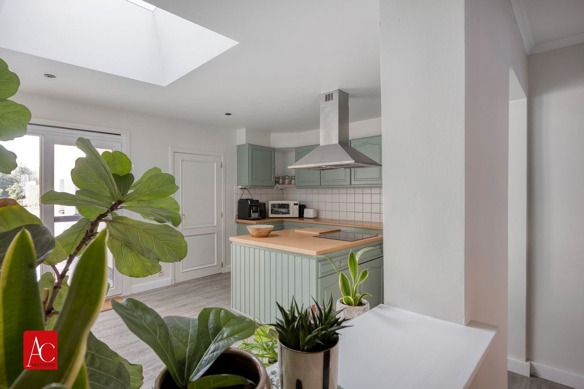 Recent gerenoveerde woning met 3 slpkrs en prachtige tuin