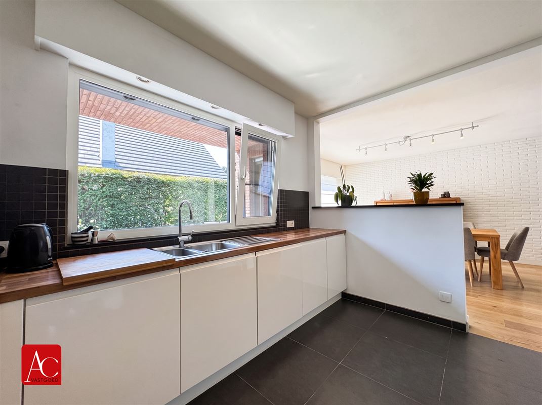 Vrijstaande woning met zwembad in rustige wijk
