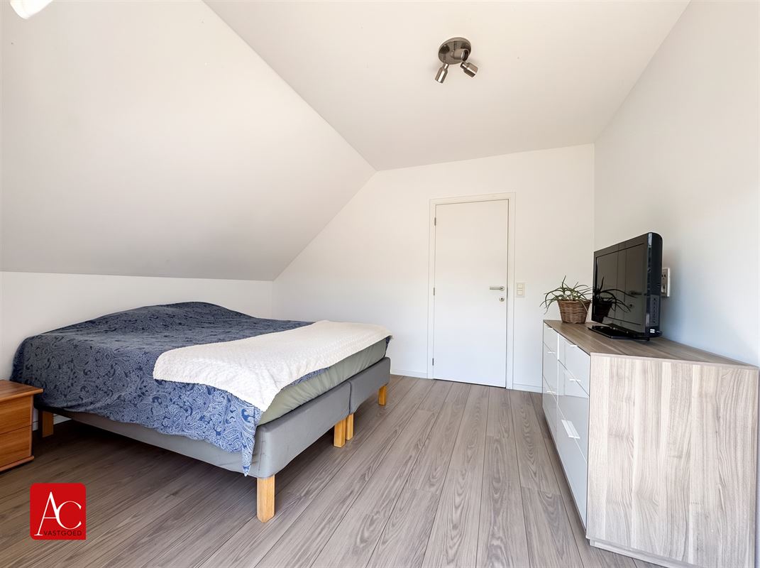 Vrijstaande woning met zwembad in rustige wijk